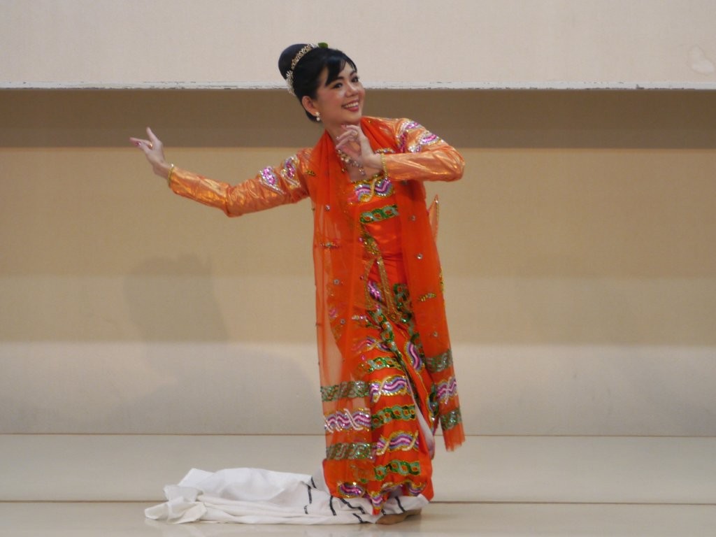ミャンマー舞踊(キンモーモーさん)