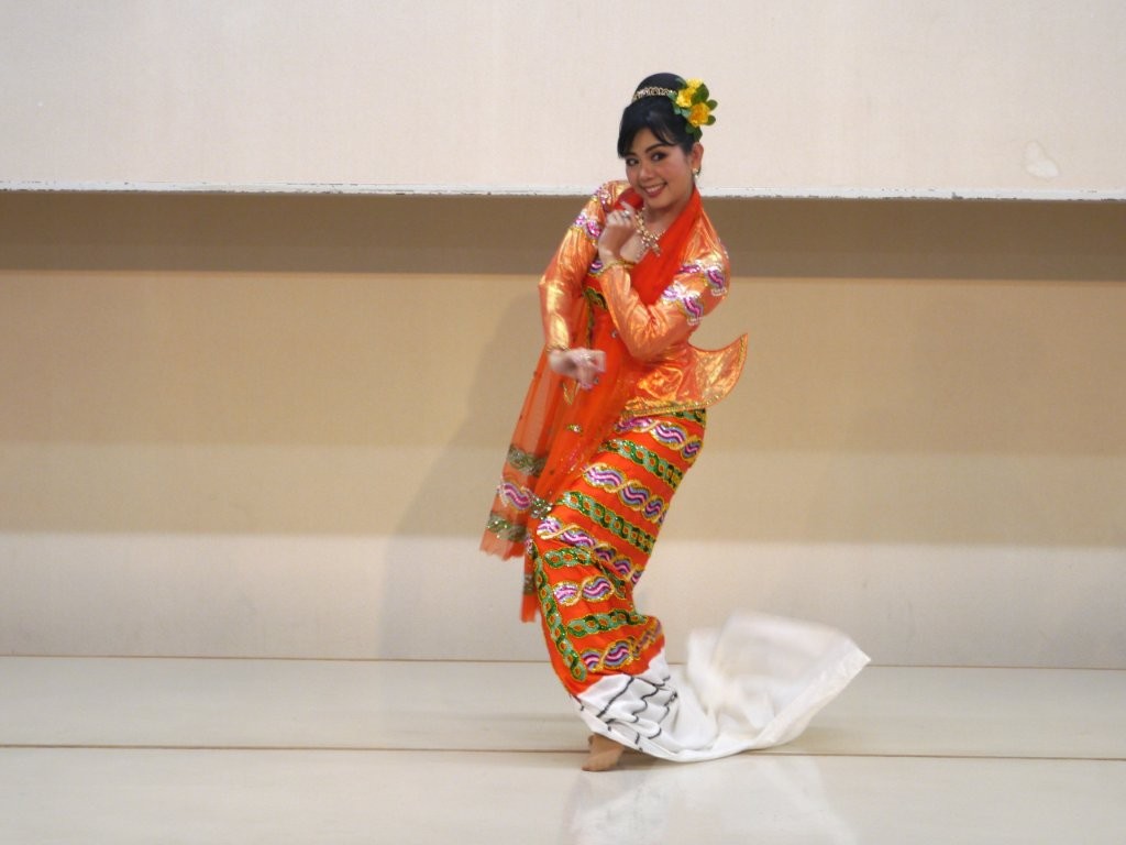 ミャンマー舞踊(キンモーモーさん)