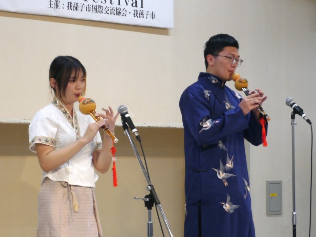 ひょうたん笛の演奏(郭智佳玉さん・王浩然さん)