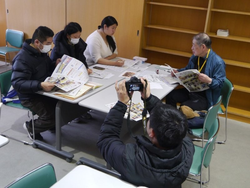 「広報あびこ」を教材に学習中を取材撮影