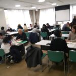 グループに分かれて学習（土曜クラス ）