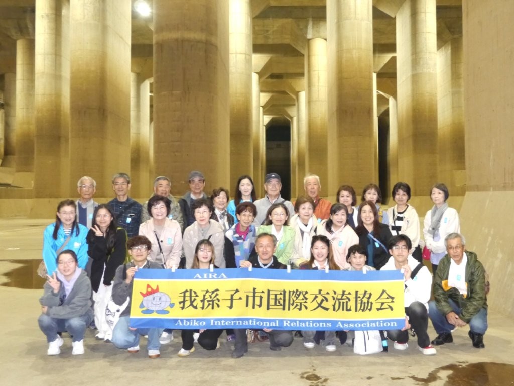 地下神殿を訪ねて　—文化と交流のバス研修—